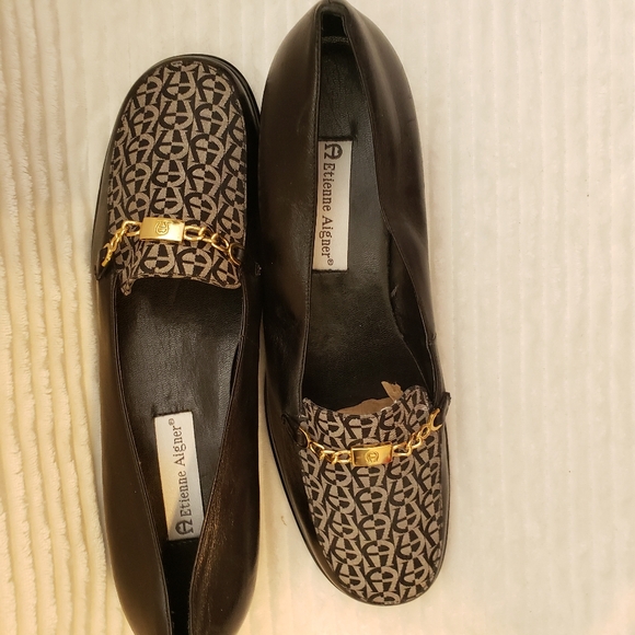 Etienne Aigner Black & Gold Logo Loafers – Women’s Size 10 NWOT - Picture 10 of 15